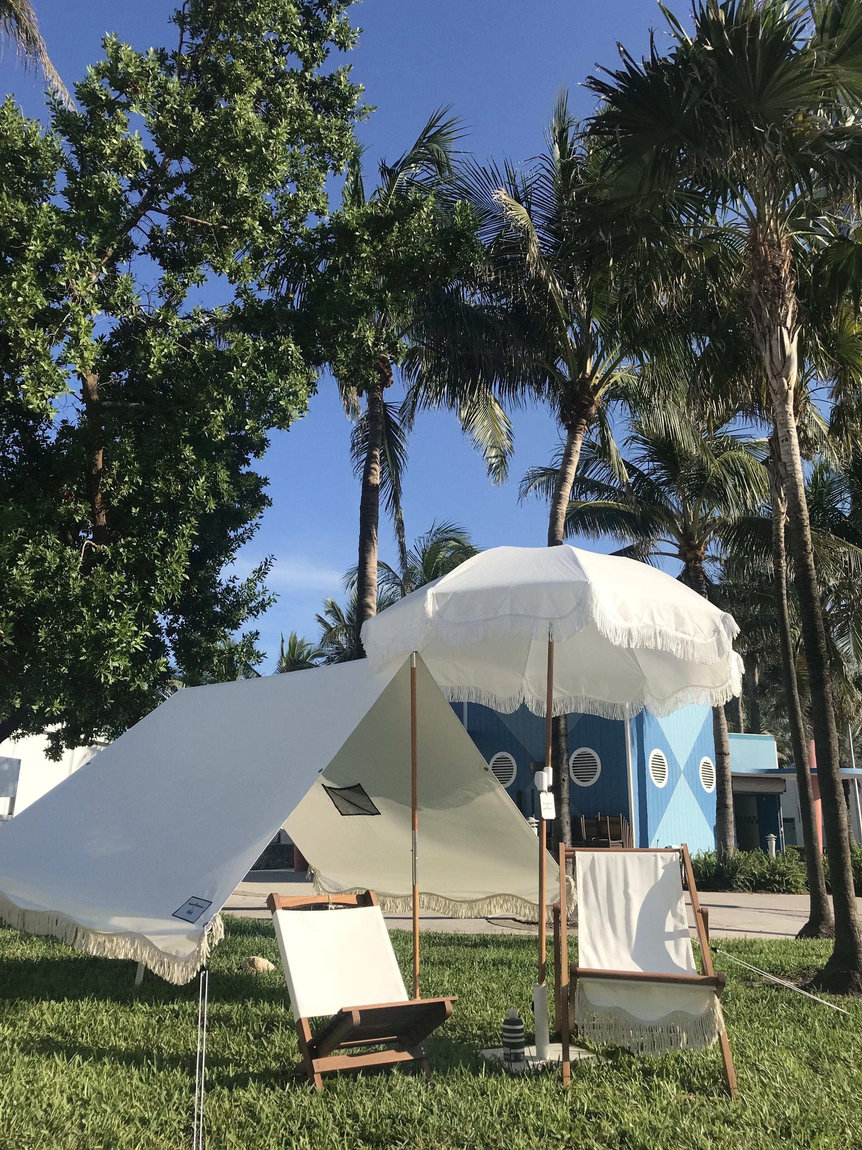 The Premium Beach Tent - Antique White